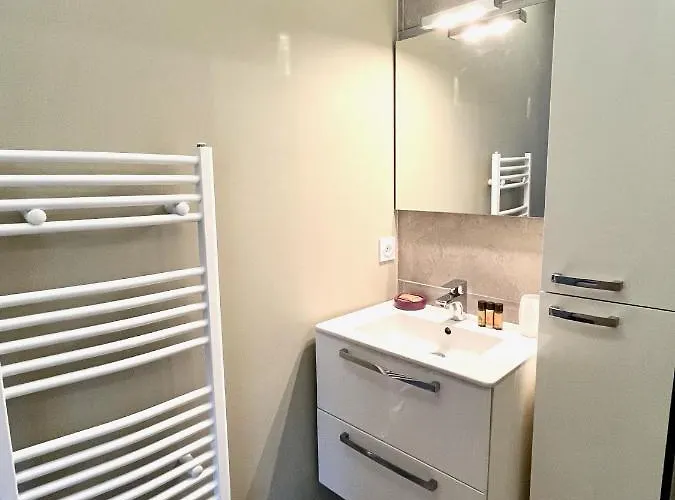 Heze Yourhosthelper *